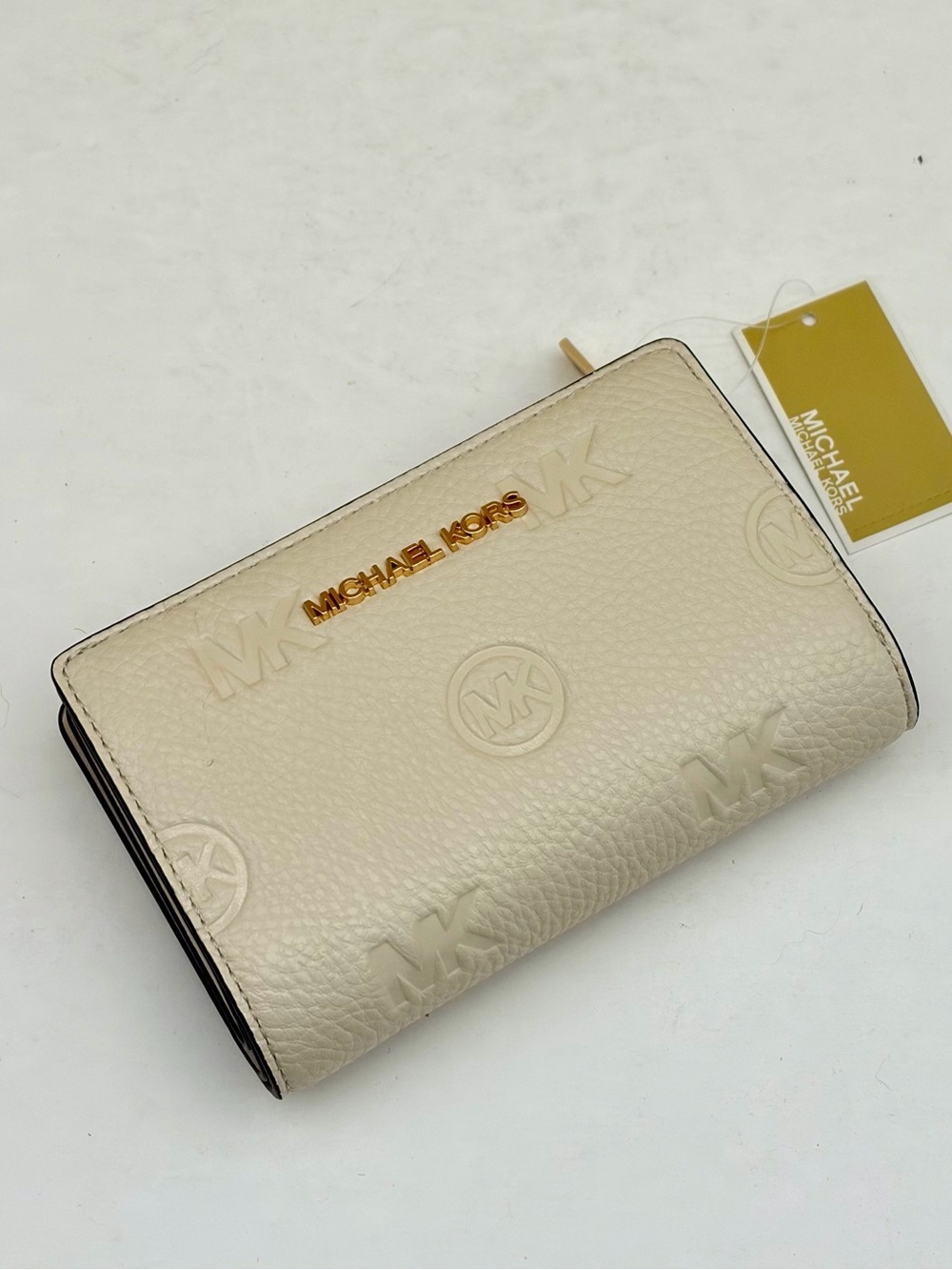 MICHAEL KORS Jet Set Travel Medium Logo Debossed Bifold Wallet - Picture 5 of 9
